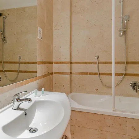 Airport Hotel 3*